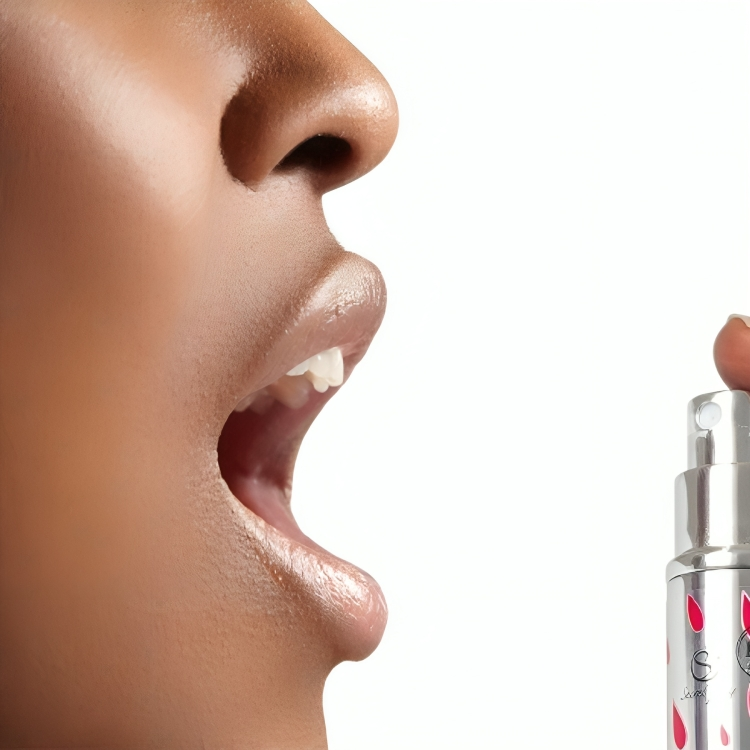 SECRETPLAY - SOUR STRAWBERRY ORAL SEX SPRAY